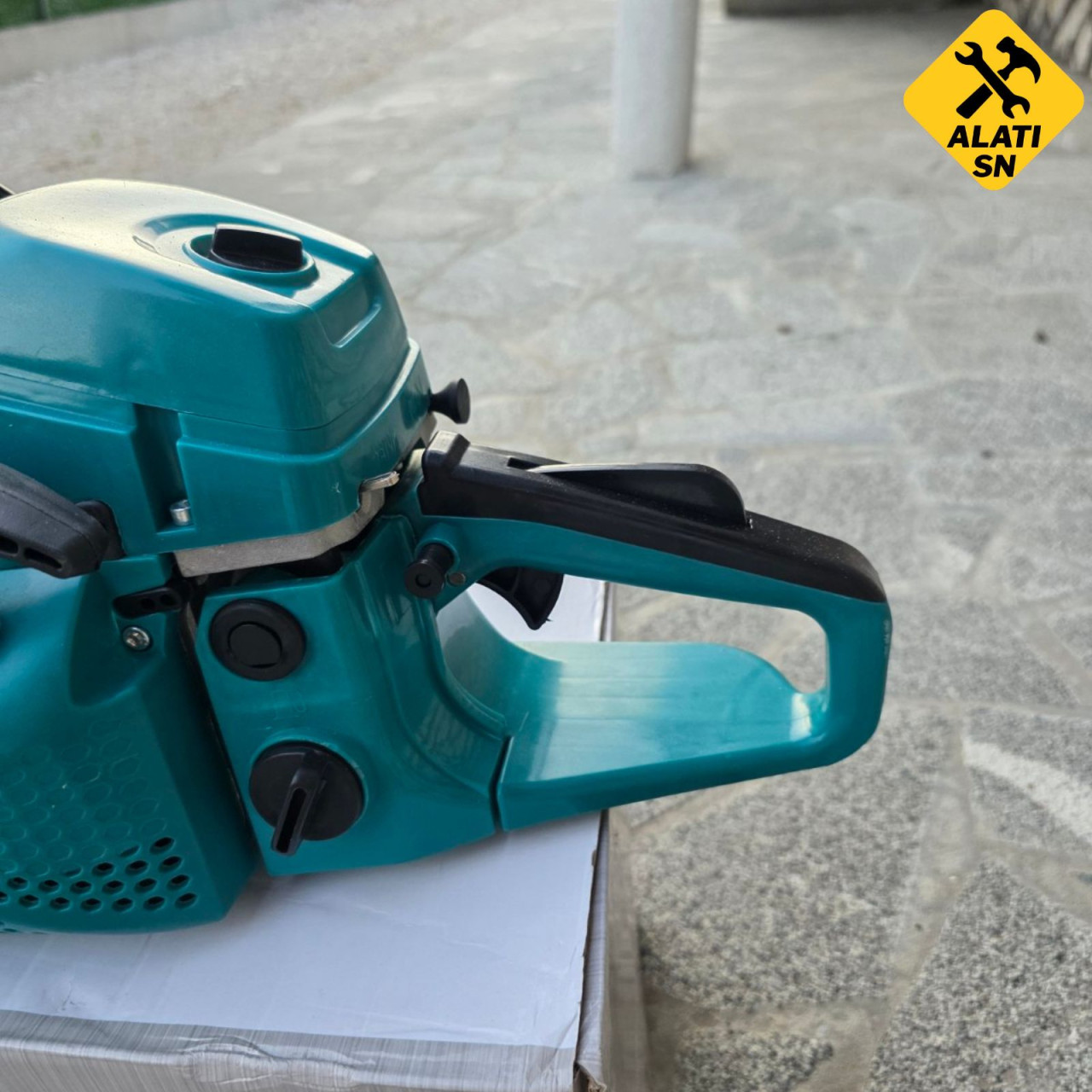 Motorna pila Makita 5200 (2.4 kW)